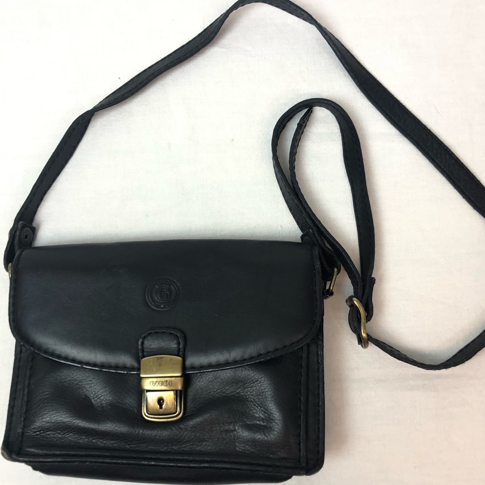 Giudi leather crossbody bag black